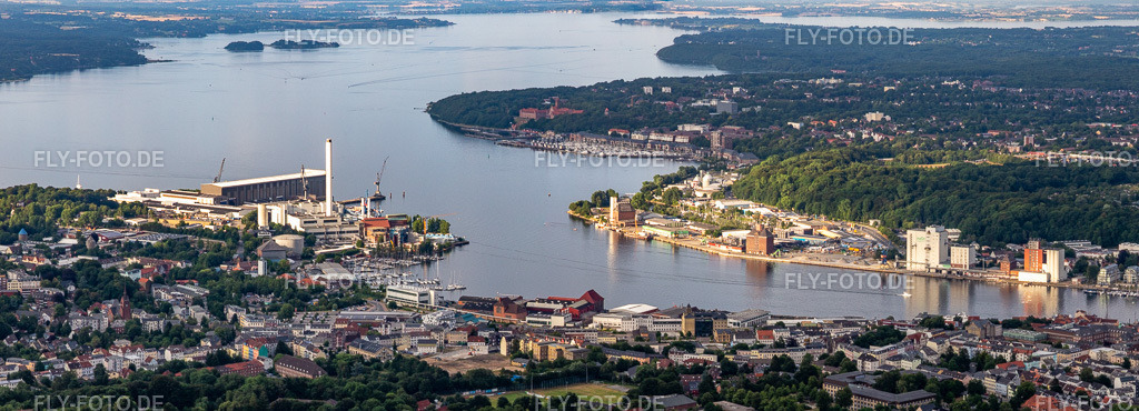 Stadtzentrum im Innenstadtbereich am Ufer der Förde | Luftbild: Stadtzentrum im Innenstadtbereich am Ufer der Förde im Ortsteil Kielseng in Flensburg im Bundesland Schleswig-Holstein in Deutschland. Foto: IMG_127721-Pano.jpg vom 23.07.2021 durch ©2025 Werner Riehm fly-foto.de/copyright - Realisiert mit Pictrs.com