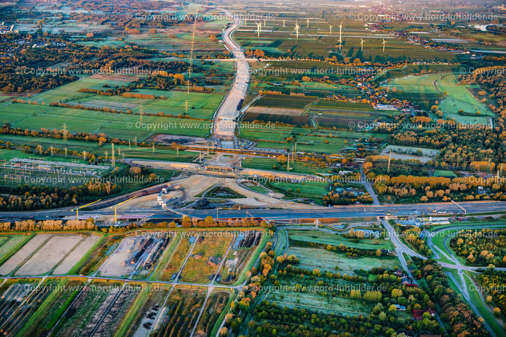 Hamburg_Waltershof_Autobahnbaustelle_A26_Auf_Die_A7_ELS_1560121024 | HAMBURG 12.10.2024 Autobahn- Baustelle mit Erschließungs- , Aufschüttungs- und Erdarbeiten entlang der Trasse und des Streckenverlaufes der A26 West an der Straße E45 im Ortsteil Moorburg in Hamburg, Deutschland. Weiterführende Informationen bei: DEGES Deutsche Einheit Fernstraßenplanungs- und -bau GmbH,  Die Autobahn GmbH des Bundes Niederlassung Nord,  JOHANN BUNTE Bauunternehmung SE & Co. KG. // Motorway- Construction site with earthworks along the route and of the route of the highway der A26 West on street E45 in the district Moorburg in Hamburg, Germany. Further information at: DEGES Deutsche Einheit Fernstrassenplanungs- und -bau GmbH,  Die Autobahn GmbH des Bundes Niederlassung Nord,  JOHANN BUNTE Bauunternehmung SE & Co. KG. Foto: Martin Elsen