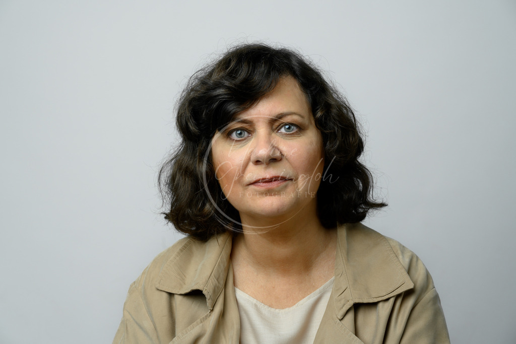 Olivia 012 | Portraitstube by Nadine Grenningloh