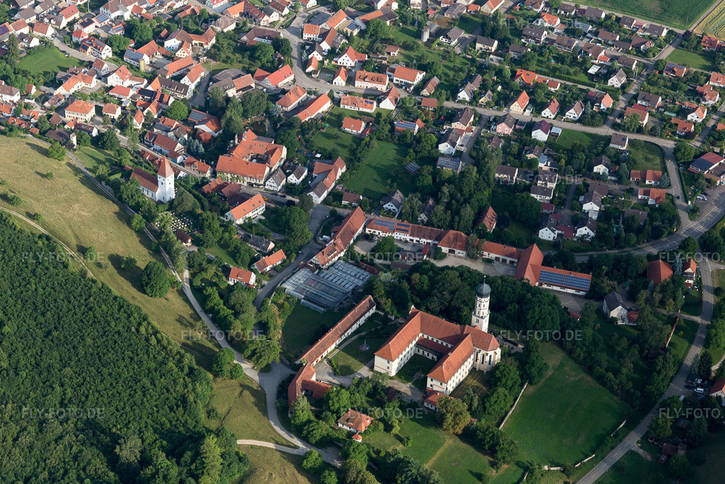 Luftbild: Gebäudekomplex des Klosters Mönchsdeggingen in Mönchsdeggingen im Bundesland Bayern in Deutschland. Foto: IMG_101650.jpg vom 08.07.2017 durch Werner Riehm/FLY-FOTO.de