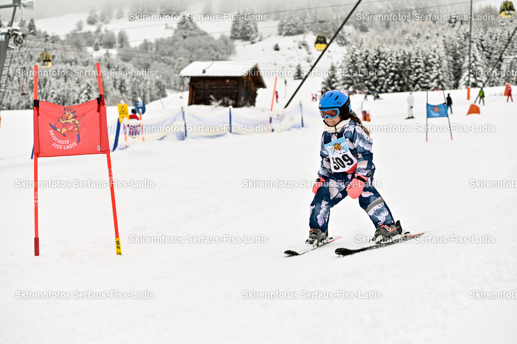 SRF_20.02.2026_0401 | Skirennfotos,Serfaus,Fiss,Ladis,Kinderskirennen,Winter,Tirol,Oberland,skirace,SFL,feelfree,weil wir's genießen,ski,Ski,skifahren,Sonnenplateau, - Realisiert mit Pictrs.com
