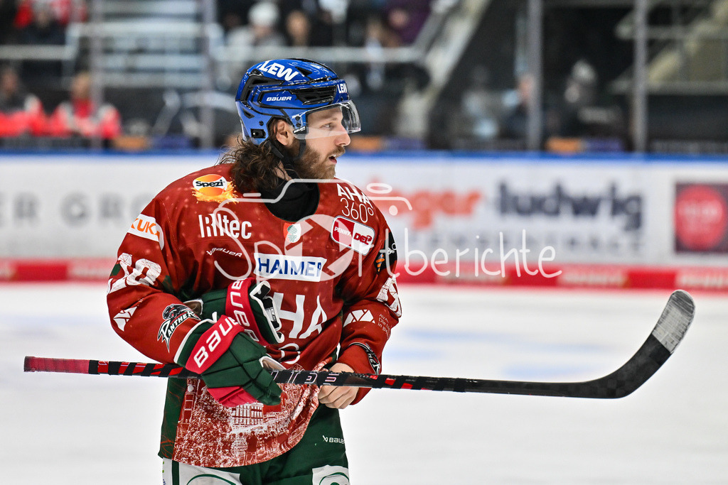 Augsburger Panther - Nürnberg Ice Tigers | AUGSBURG, GERMANY - 23. DECEMBER: Jubel der Panther nach dem Treffer zum 1-2 durch Anthony LOUIS (Augsburger Panther 18) / Tor / Torschuetze / Freude / Happy während dem Match zwischen den Augsburger Panthern und den Nürnberg Ice Tigers am 31. Spieltag der Penny DEL im Curt Frenzel Stadion