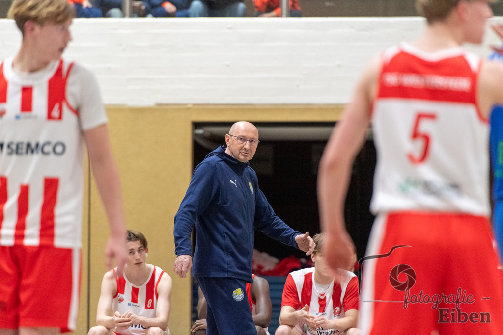 TSG Westerstede-Fortuna Logabirum | Basketball 2. Regionalliga; TSG Westerstede 2 (weiß)- Fortuna Logabirum (blau) am 12.12.2025 in Westerstede (Hössensportzentrum), Photo: Philip Eiben 2025 - Realisiert mit Pictrs.com