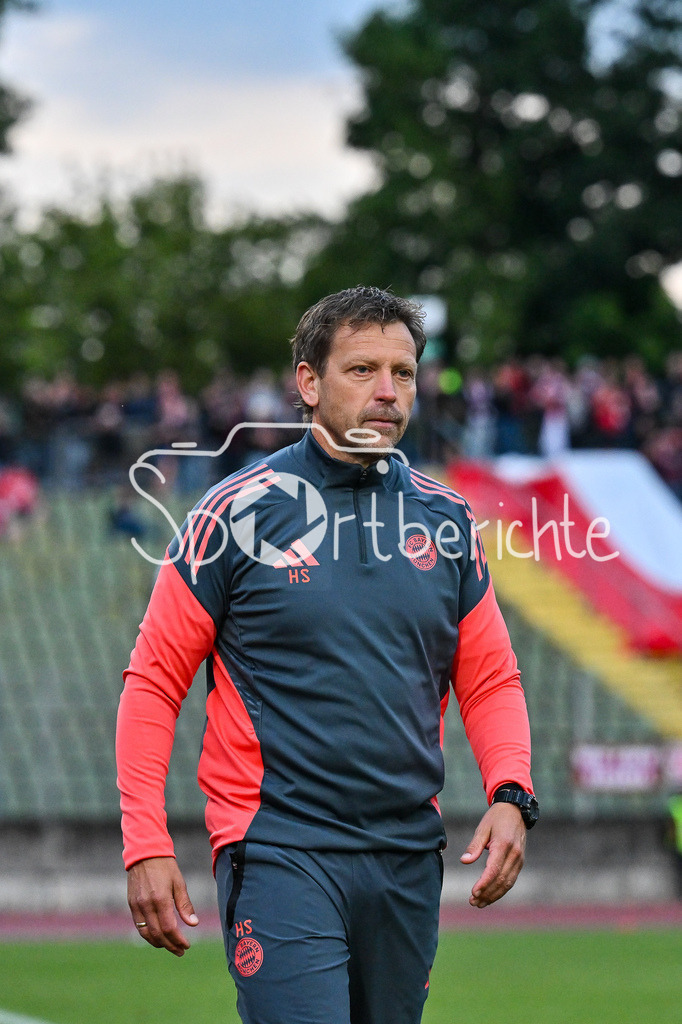 FC Augsburg II - FC Bayern Amateure | im Bild Holger SEITZ Cheftrainer FC Bayern München II / Einzelfoto / Freisteller / Regionalliga Bayern: FC Augsburg II - FC Bayern Muenchen II, Rosenaustadion am 25.07.2025