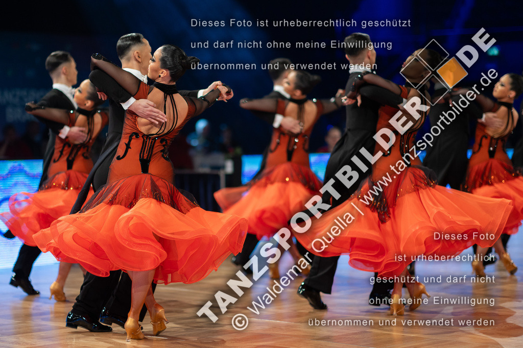 20251206-01544 | Hier finden Sie Tanz Bilder vom Latein und Standard Formationen tanzen. Sportbilder vom Tanzsport. Schöne Fotos und von Weltmeisterschaft, Europameisterschaft, Bundesliga, Regionalliga, Oberliga und Landesliga sowie von GOC Stuttgart, DanceComp, WM Bremen
