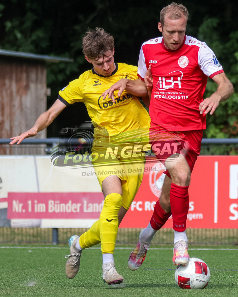 FC RW Kirchlengern - SuS Bad Westernkotten | Auf dem Bild zu sehen: Rot FC RW Kirchlengern: Niklas Wüllner ; gelb SuS Bad Westernkotten: Leandro Elias Brandenburg FC RW Kirchlengern, SuS Bad Westernkotten, Saison 26/27, Westfalenliga, Kirchlengern, Deutschland - Realisiert mit Pictrs.com