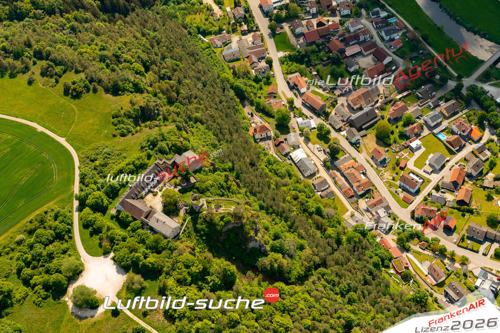 Das Luftbild zeigt : Arnsberg Kipfenberg - Die Luftaufnahme wurde 2024 vom UL-Flugzeug aus erstellt ( keine Drohne ) - Hochauflösende Luftaufnahme - Für grossformatige Ausdrucke geeignet. Die Geschenkidee !Mit Lizenz und Bildrechte bestellbar