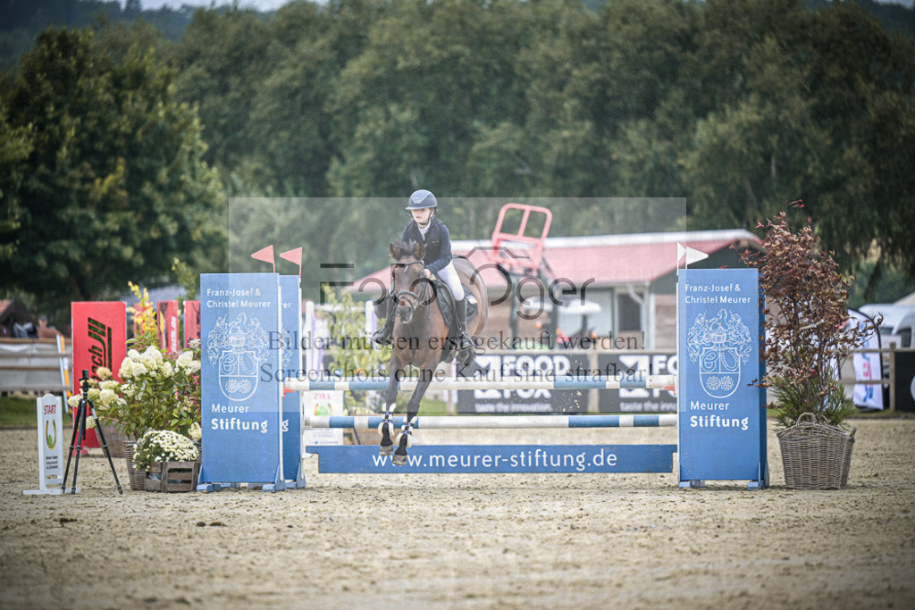 DOS_2043 | Entdecke hochwertige Reitturnierfotos von Foto Oger. Professionell, emotional und authentisch – jetzt Lieblingsmomente im Shop bestellen.Deutschlandweite Turnierfotografie. - Realisiert mit Pictrs.com