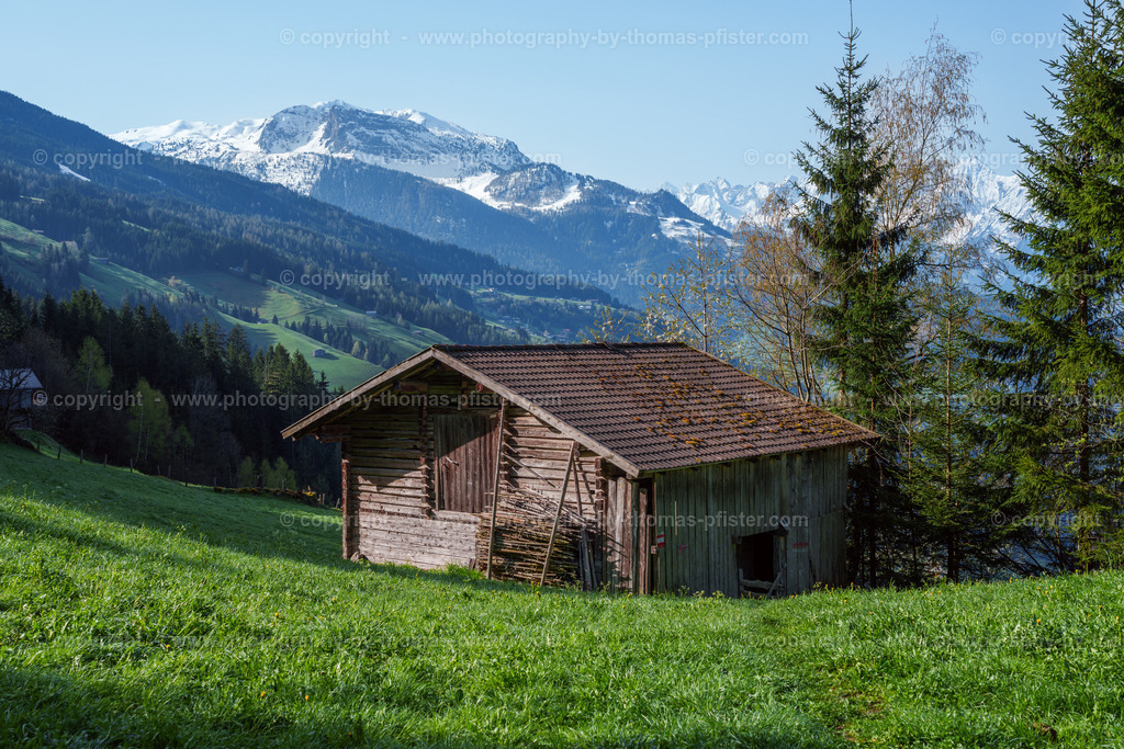 Hütte oberhalb Distelberger Wetterkreuz  copyright  Thomas Pfister-1 | PHOTOGRAPHY BY THOMAS PFISTER