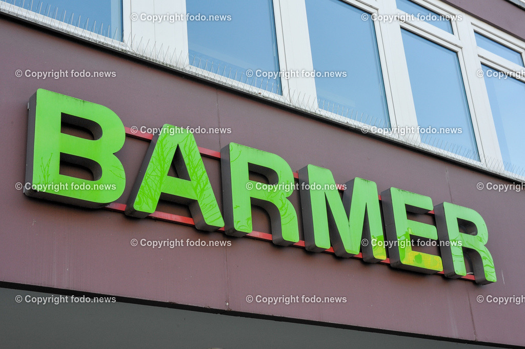 Deutschland_ Baden-Wuerttemberg_ Goeppingen_ 15.01.2025-22 | 15.01.2025, Deutschland, GER, Baden-Wuerttemberg, Goeppingen, im Bild Themenbild, Stadtansichten, Barmer, Krankenkasse, Vorsorge, Schild, Logo, Reklame, Werbung