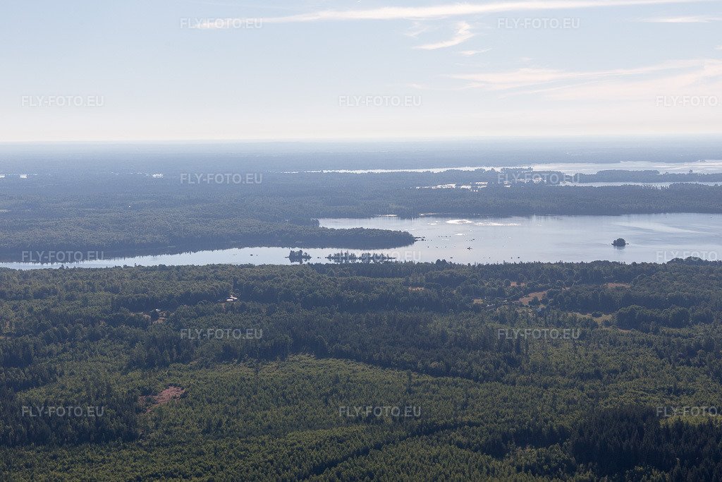 Vue aérienne: Vue de la ville à Flogmyran dans le département Kronoberg, Suède. Photo: IMG_108141.jpg prise le 28/06/2018 par Werner Riehm/FLY-FOTO.eu