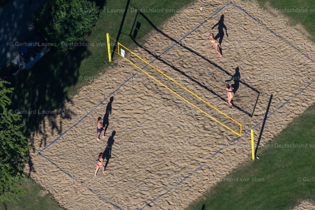 4032553 | SALEM 12.06.2020 Sandflächen der Beachvolleyball- Sportplätze im " Naturerlebnispark Schloßsee Salem " im Ortsteil Mimmenhausen in Salem im Bundesland Baden-Württemberg, Deutschland. Weiterführende Informationen bei: Gemeinde Salem. // Sand surface of volleyball sports field in the district Mimmenhausen in Salem in the state Baden-Wuerttemberg, Germany. Further information at: Gemeinde Salem. Foto: Gerhard Launer