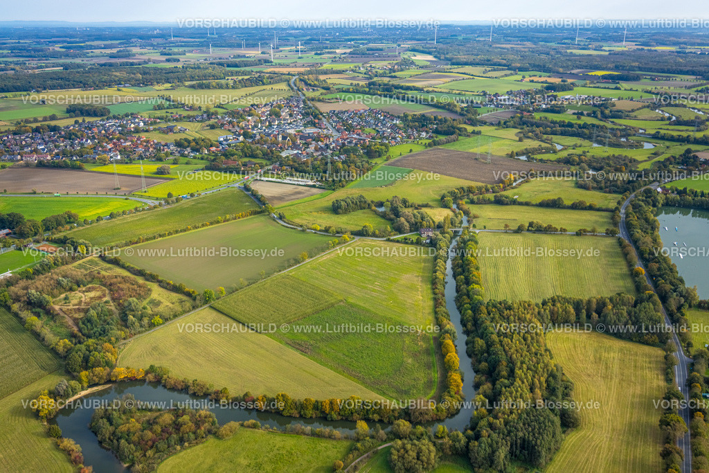 Hamm241015069 | Luftbild, Fluss Lippe mit Brücke Haarener Weg, Fluss Lippemäander und Haarener Lippeaue, Wiesen und Felder mit herbstlichen Bäumen und Farben, Blick auf den Ortsteil Dolberg, Fernsicht und Windräder, Uentrop, Hamm, Ruhrgebiet, Nordrhein-Westfalen, Deutschland