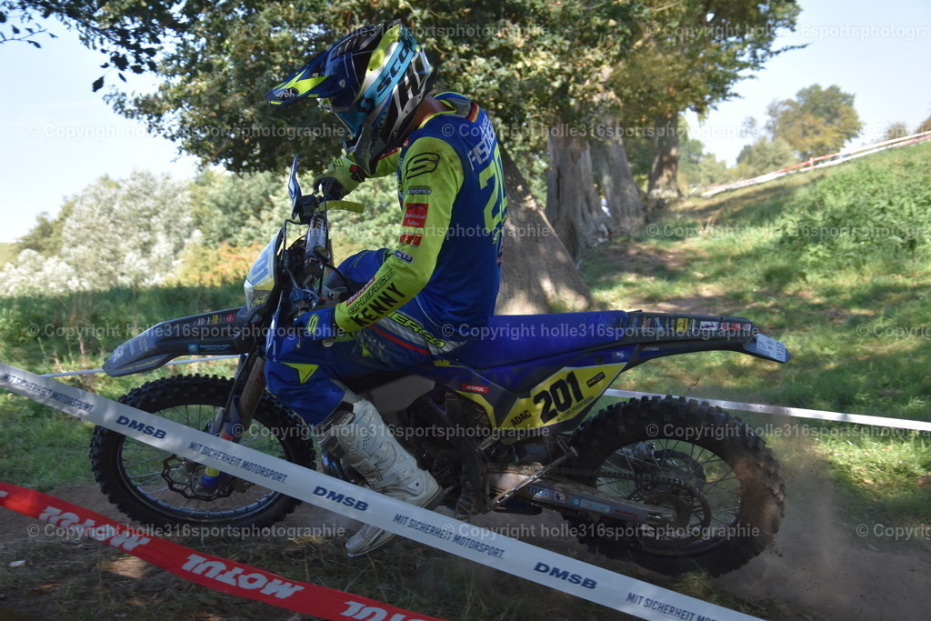 DSC_0011 | Sportfotografie , Motorsport, Motoross, Reitsport, Mointainbike, Enduro,
Landschaft , Outdoor, Eventfotografie, Landschaft, Bilder online bestellen - Realisiert mit Pictrs.com