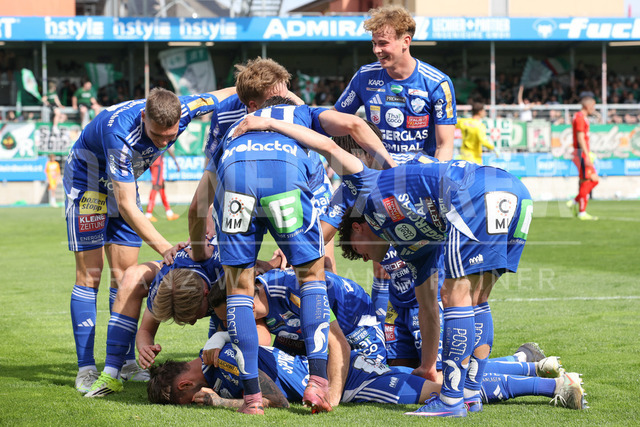 TSV Egger Glas Hartberg vs SK Rapid Wien – Championship Group    | Hartberg, Austria, 19.Apr.26 - SOCCER - ADMIRAL Bundesliga, TSV Egger Glas Hartberg vs SK Rapid Wien. The image shows rejoicing from Lukas Spendlhofer (Hartberg) and his team mates. 