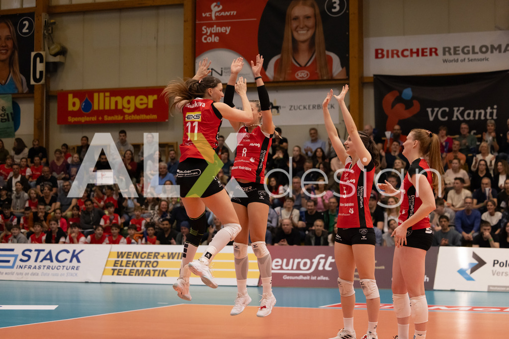 Volleyball I Frauen I Saison 2025-2026 I Volleyball NLA | Women I  Playoffs Finals 2/5 I  VC Kanti Schaffhausen - viteos NUC I  10.04.2026 | 8 Lina-Marie Lieb (DE) (VC Kanti Schaffhausen) – Aussen und 11 Kateřina Holásková (CZ) (VC Kanti Schaffhausen) – Mitte - Realisiert mit Pictrs.com