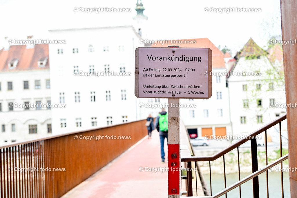 Steyr_ Ennssteg_ 21.03.2024-24 | 21.03.2024, Steyr, AUT, Steyr, im Bild Ennssteg, Enns, Fluss, Uebergang, Bruecke, Fussgaenger, Feature, Symbolbild