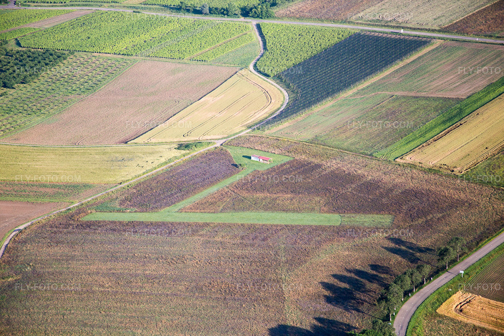 Aerial view: Model airfield in Oberhoffen-lès-Wissembourg in the state Bas-Rhin, France.Photo: IMG_089946.jpg taken on 06/26/2016 by Werner Riehm/FLY-FOTO.comResolution of the original: 5472 x 3648 px