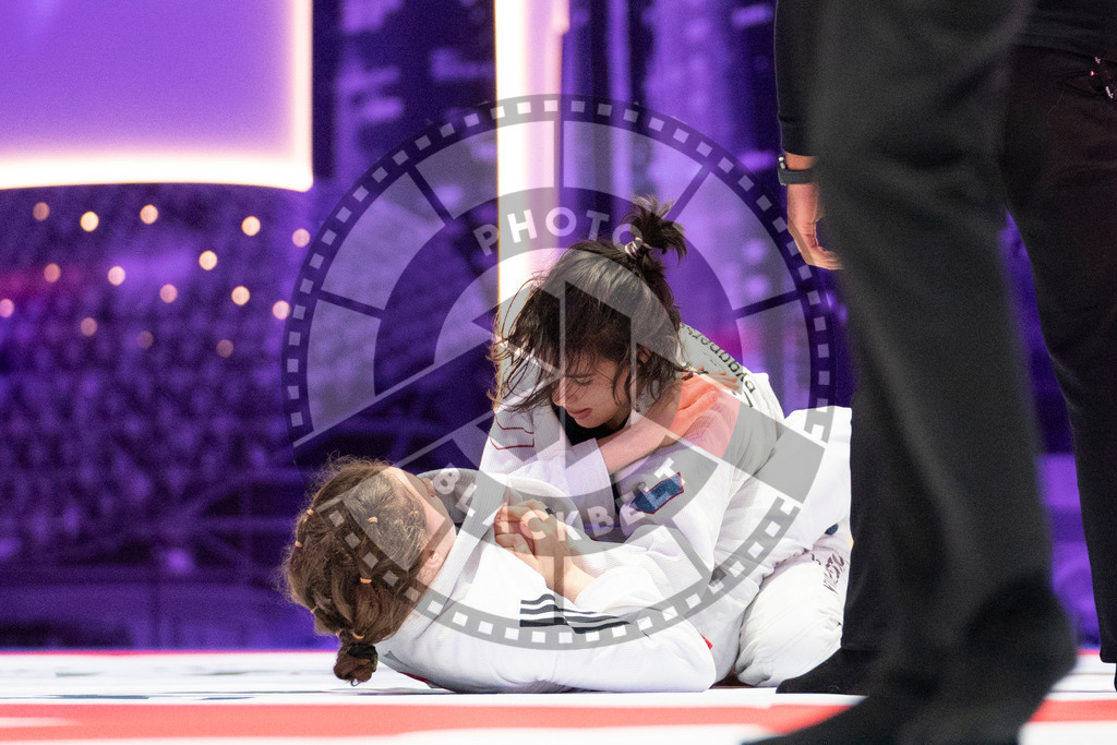 20231109PBB4418 | Fighters compete during the AJP World Professional Championship in the Mubadala Arena in Abu Dhabi, Arab United Emirates, on November 9, 2023.