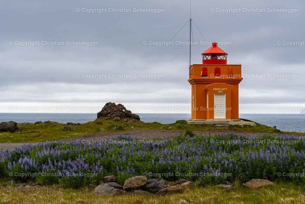 Leuchtturm | Kleiner orangefarbener Leuchtturm, Island - Realisiert mit Pictrs.com