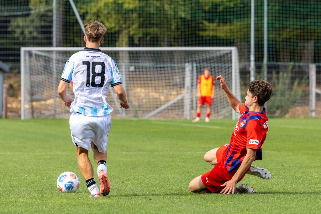 20260830-U19_DFB-Pokal_FCH-1860_132 | 1.FC Heidenheim 1846 vs. TSV 1860 München, Fußball, U19, DFB-Pokal, 2026/2027, 2. Runde, 30.08.2026 in Heidenheim, Walter-Birkhold-Jugendstadion(Foto: Michael Bulling) - Realisiert mit Pictrs.com