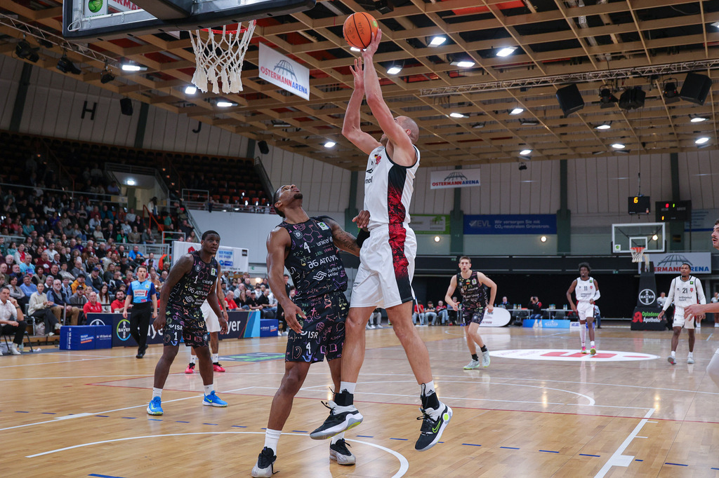 Pro A BAYER GIANTS vs Uni Baskets Münster-50 | Fotos von Basketballspielen aus dem Raum NRW fotografiert von Gero Mueller-Laschet und Daniel Schaefer - Realisiert mit Pictrs.com