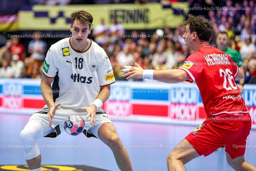 EHF15012602076 | 15.01.2026, Handball, Men's EHF EURO 2026, Deutschland - Östereich, Jyske Bank Boxen in Herning, Dänemark, Preliminary Round:  Julian Köster (Germany #18) im Zweikampf gegen   Lukas Herburger (Austria #26) 