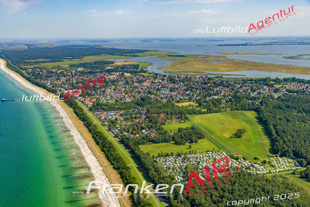 Neue Luftbildaufnahme der Stadt Zingst - Das Luftbild wurde 2025 vom UL-Flugzeug heraus erstellt ( keine Drohnenaufnahme ) - Hochauflösende Luftaufnahme - für Wandbilder und großformatige Ausdrucke geeignet. Das besondere Geschenk!Hier alle&nbsp;Infos zur Lizenzierung der LuftaufnahmeWir fliegen auch dieses Jahr wieder in Ihre Region um Luftbilder zu erstellen.- Luftbild anfragen