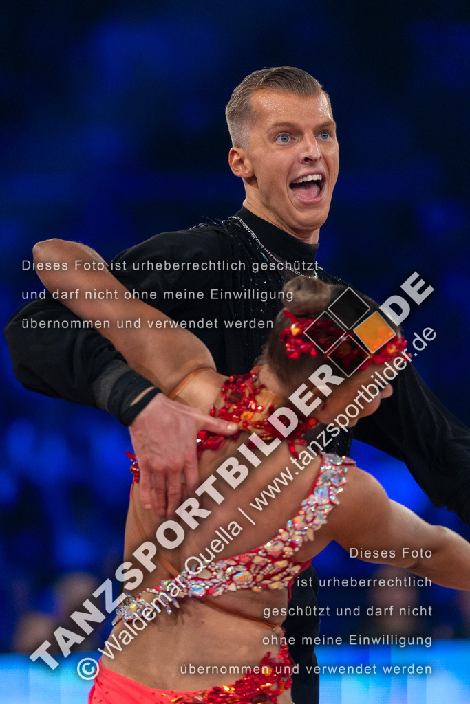 20231111-03996 | Hier finden Sie Tanz Bilder vom Latein und Standard Formationen tanzen. Sportbilder vom Tanzsport. Schöne Fotos und von Weltmeisterschaft, Europameisterschaft, Bundesliga, Regionalliga, Oberliga und Landesliga sowie von GOC Stuttgart, DanceComp, WM Bremen