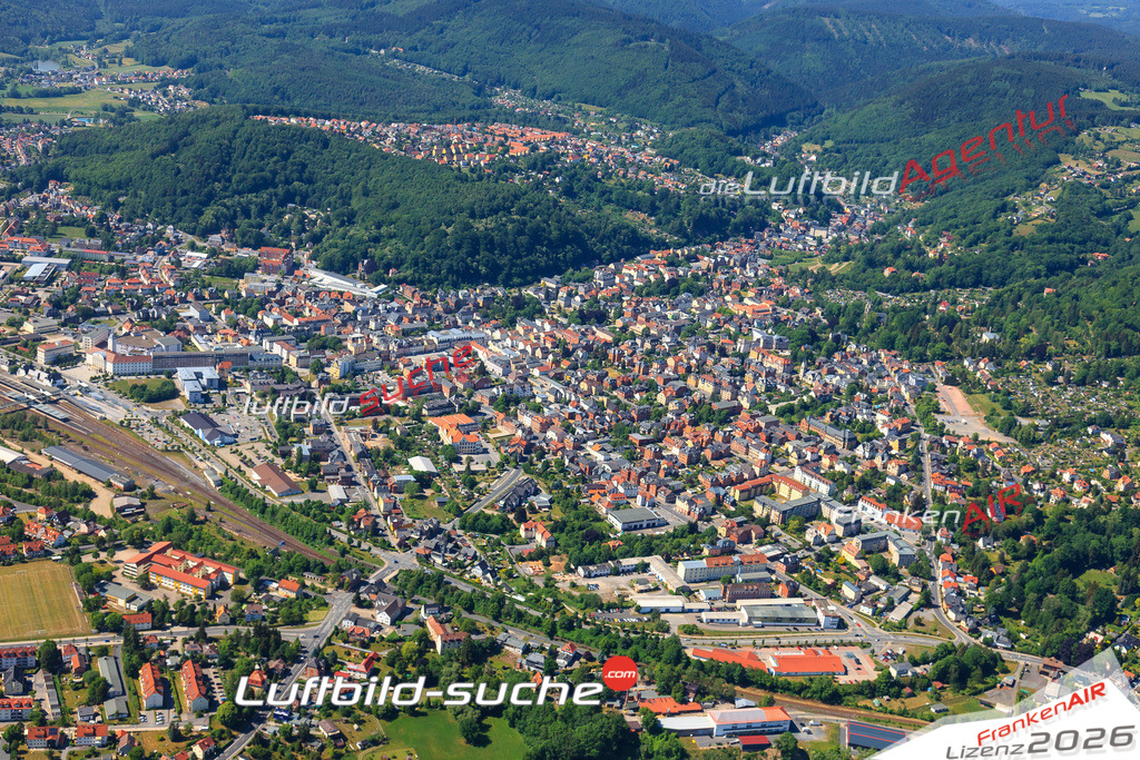 Die Luftaufnahme der Stadt Sonneberg wurde vom UL-Flugzeug heraus erstellt ( keine Drohne )- hohe Auflösung für beste Qualität