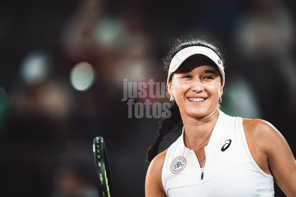 Tennis | Frauen | WTA Tour 250 | European Open Hamburg | Panna Udvardy (HUN) vs. Eva Lys (GER) | 26.07.2023 | Eva Lys (GER) Portrait Lachen