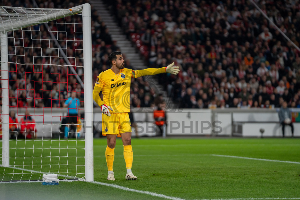 VfB Stuttgart vs. FC Porto, Fussball, Europa League, Achtelfinale, Hinspiel, 12.03.2026 | Diogo Costa (FC Porto, #99) stellt seine Mauer,VfB Stuttgart vs. FC Porto, Fussball, Europa League, Achtelfinale, Hinspiel, 12.03.2026Foto: photosbyphips/Philip Ziegler