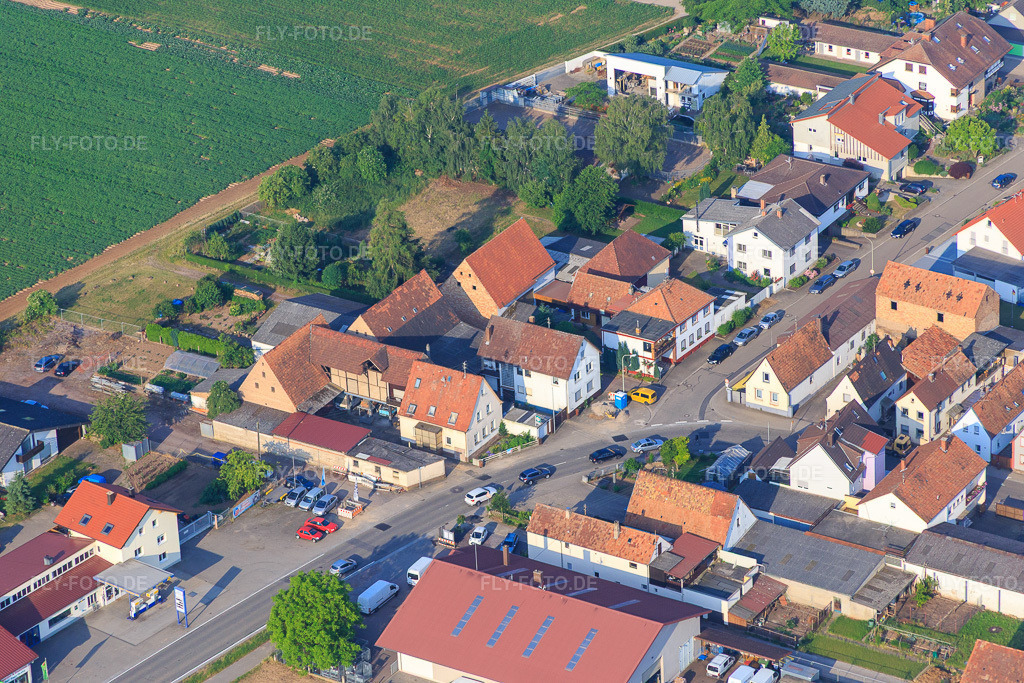 Luftbild: Altsheimer Weg in Ottersheim bei Landau im Bundesland Rheinland-Pfalz in Deutschland. Foto: IMG_080681.jpg vom 12.06.2015 durch Werner Riehm/FLY-FOTO.de