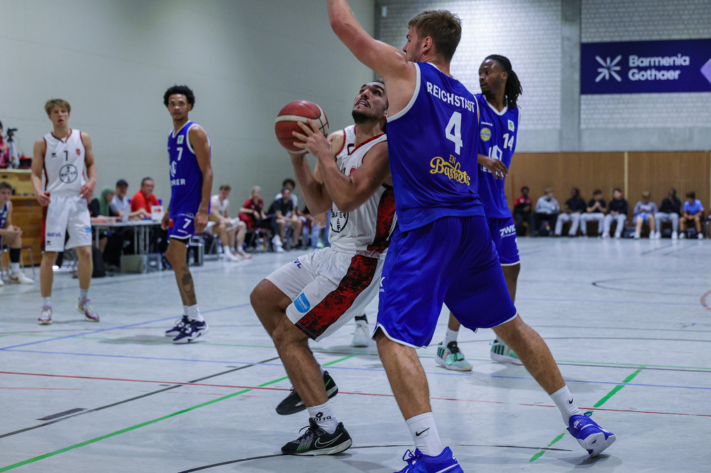 Regio Test BAYER GIANTS vs EN Baskets Schwelm-73 | Fotos von Basketballspielen aus dem Raum NRW fotografiert von Gero Mueller-Laschet und Daniel Schaefer - Realisiert mit Pictrs.com
