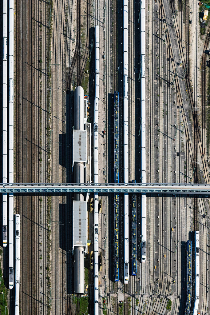 dr__0078034.jpg | MüNCHEN 06.09.2021 Brückenbauwerk Arnulfsteg zur Querung und Überbrückung der Gleis- Streckenführung der Bahn in München im Bundesland Bayern, Deutschland. // Bridge structure Arnulfsteg for crossing and bridging the track of the railway in Munich in the state Bavaria, Germany. Foto: Daniel Reiter