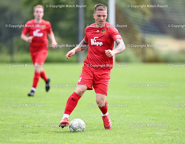 Fussball Verbandsliga 2021/2022: Testspiel SG Empfingen - FC Holzhausen | Fussball  Verbandsliga / Landesliga  2021/2022    03.07.2021TestspielSG Empfingen - FC HolzhausenFabio Pfeifhofer (FC Holzhausen) am BallFOTO: ULMER PressebildagenturxxNOxMODELxRELEASExx