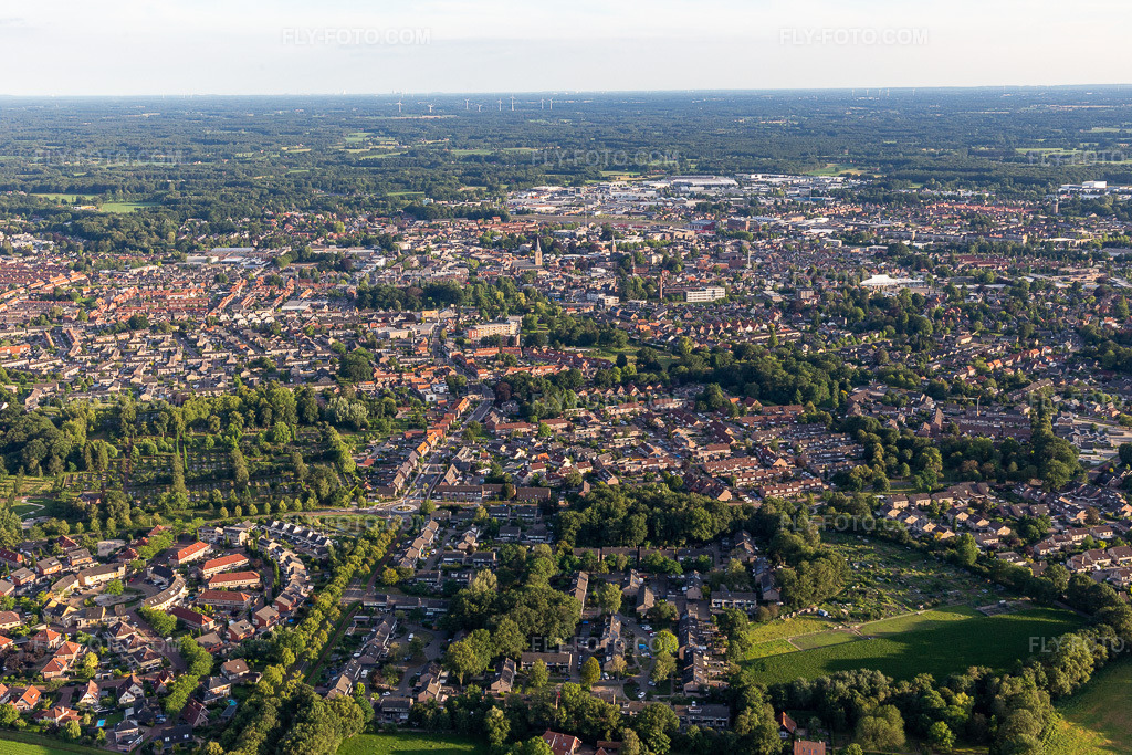 Aerial view: View of the town in Winterswijk in the state Gelderland, Netherlands. – Photo: IMG_007984.jpg taken on 07/12/2020 by Werner Riehm/FLY-FOTO.com – Resolution of the original: 5472 x 3648 px