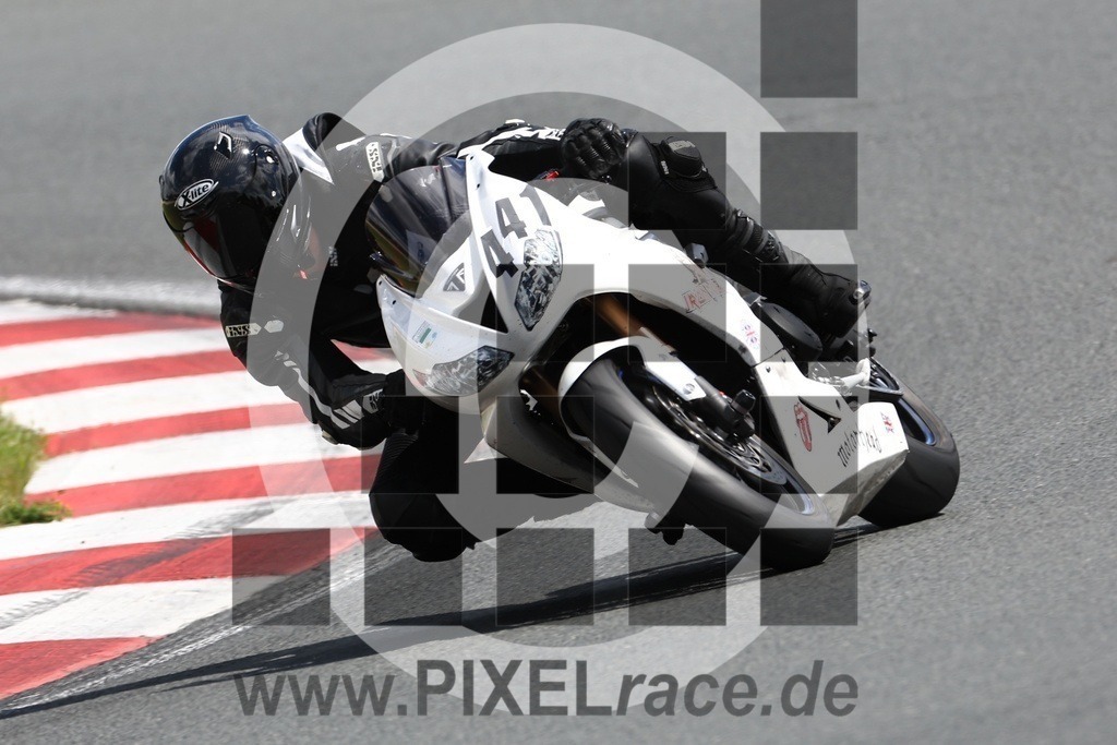 0441-20240617_01371 | Schöne Erinnerungen an spannende Momente - das festzuhalten ist unser Job. PIXELrace.de ist seit 2003 auf den Rennstrecken Europas unterwegs um die Action draußen beim Fahren und die wunderbare Stimmung imm Fahrerlager für euch einzufangen.