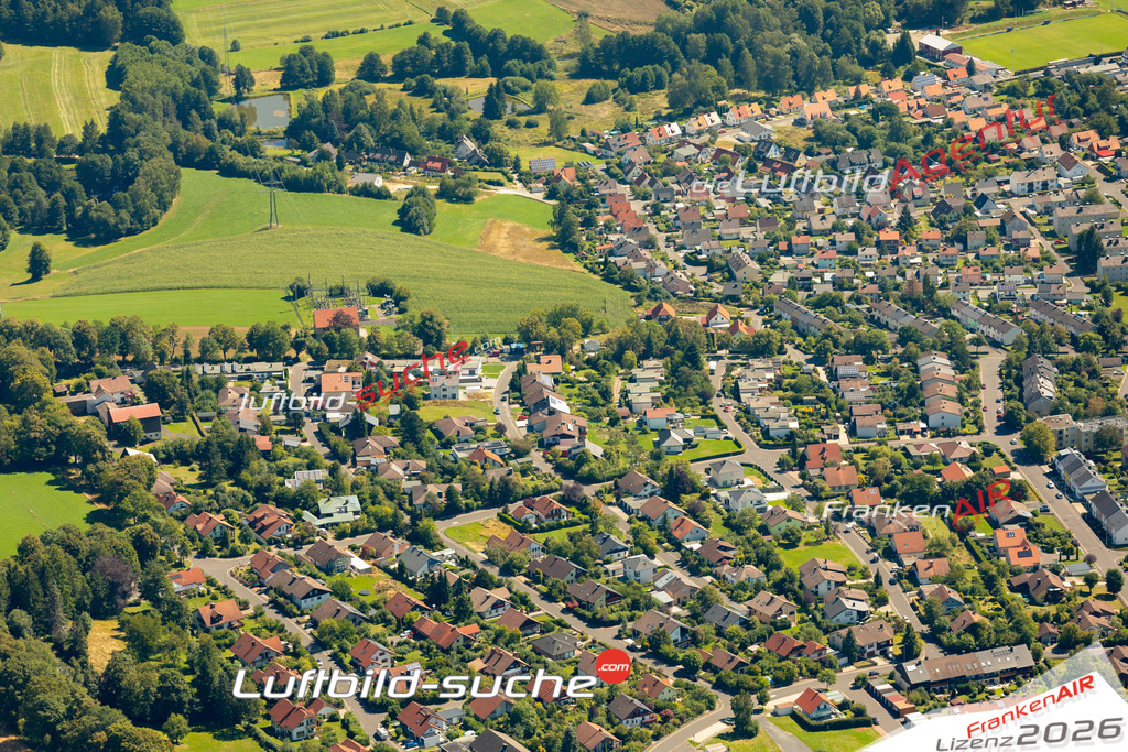 Das Luftbild zeigt : Albrecht-Dürer-Straße Wunsiedel - Die Luftaufnahme wurde 2023 vom UL-Flugzeug aus erstellt ( keine Drohne ) - Hochauflösende Luftaufnahme - Für grossformatige Ausdrucke geeignet. Die Geschenkidee !Mit Lizenz und Bildrechte bestellbar