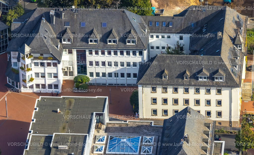 Kreuztal230911860 | Luftbild, Rathaus Stadtverwaltung und Fußgängerzone, Kreuztal, Siegerland, Nordrhein-Westfalen, Deutschland