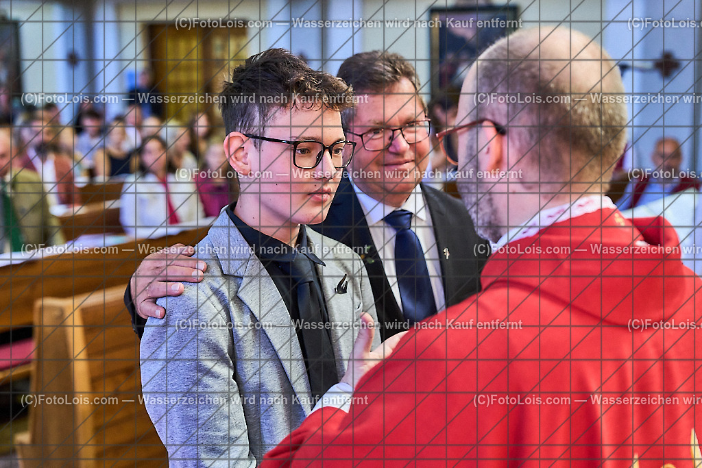 ALP0753_PfarrFirmung Wieselburg_Firmvorgang | (C)FotoLois.com, Alois Spandl, Firmung in der Pfarrkirche Wieselburg mit Generalvikar Dr. Christoph Weiss, Dechant Pfarrer Daniel Kostrzycki und Monignore Franz Dammerer, Sa 15. Juni 2024.