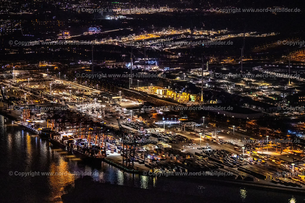 Hamburg_Eurogate_ELS_5763060325 | HAMBURG 06.03.2025 Nacht- Lichter und Beleuchtung Hafenanlagen Waltershof am Ufer des Fluß- Verlaufes der Elbe - Norderelbe in Hamburg. Weiterführende Informationen bei: EUROGATE GmbH &amp; Co. KGaA, KG,  Hamburger Hafen und Logistik Aktiengesellschaft. // Night lighting port Waltershof facilities on the banks of the river course of the Elbe - Norderelbe in Hamburg in Germany. Further information at: EUROGATE GmbH &amp; Co. KGaA, KG,  Hamburger Hafen und Logistik Aktiengesellschaft. Foto: Martin Elsen