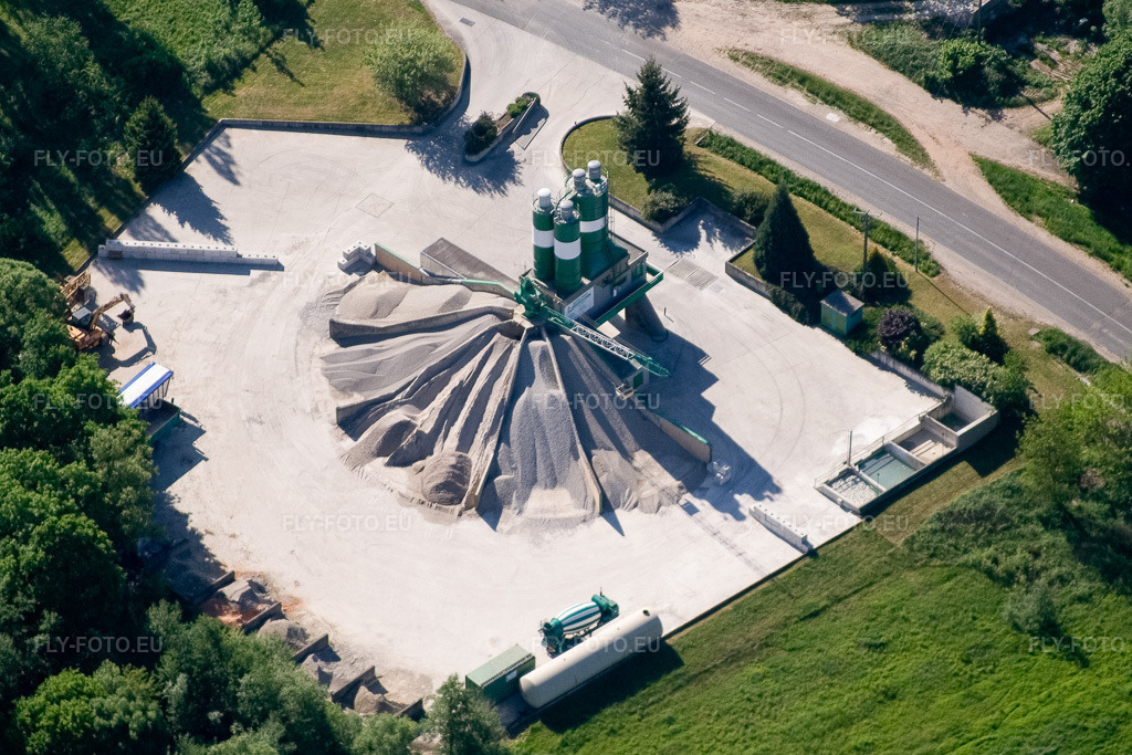 Vue aérienne: FEHR - Béton Prêt à l'Emploi à Gundershoffen dans le département Bas Rhin, France – .Photo: IMG_10846.jpg prise le 12/05/2008 par Werner Riehm/FLY-FOTO.eu – Résolution de l'original: 3173 x 2116 px – Béton préfabriqué, béton fibré et prêt à l'emploi | FEHR Group