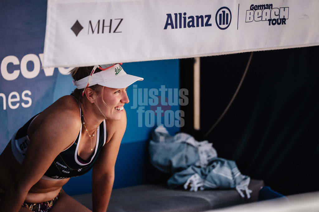 Beachvolleyball | Frauen | Allianz German Beach Tour 2025 | Tourstop Bremen | 14.06.2025 | Chenoa Christ auf der Spielerbank