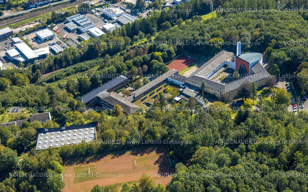 Lennestadt230910093Altenhundem | Luftbild, Privates Gymnasium Maria Königin und Kirche Maria Königin, Altenhundem, Lennestadt, Sauerland, Nordrhein-Westfalen, Deutschland