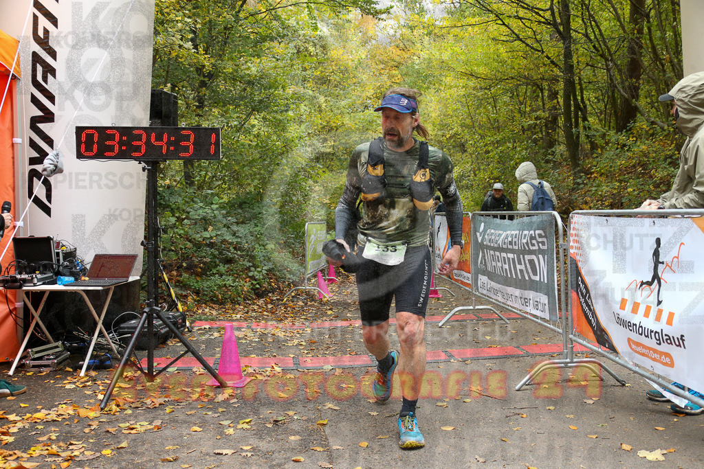 251026_1336_EX1_3744 | Sportfotografie im Rhein-Sieg Kreis, Köln, Bonn, NRW, Rheinland Pfalz, Hessen, etc. Unser Tätigkeitsfeld umfasst den Laufsport vom Volkslauf über den Marathon, Duathlon, Triathon bis zum Ultralauf wie Kölnpfad Ultra oder Schindertrail.