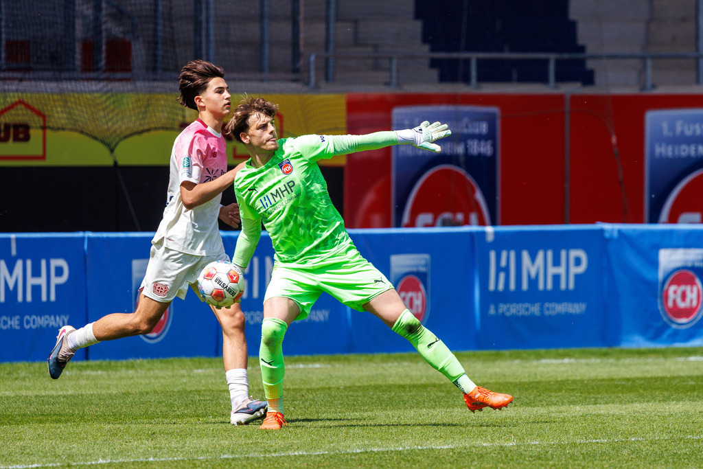 20260503-U19_FCH-LEV_194 | 1.FC Heidenheim 1846 vs. Bayer 04 Leverkusen, Fußball, U19, A-Junioren, NWL, U19-DFB-Nachwuchsliga, 2025/2026, Achtelfinale, 03.05.2026 in Heidenheim, Voith Arena(Foto: Michael Bulling) - Realisiert mit Pictrs.com
