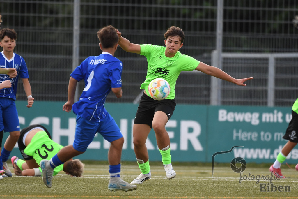 FC Rastede-JFV Edewecht | C-Jugend Landesliga; FC Rastede (blau)-JFV Edewecht (grün) am 16.08.2025 in Rastede (Sportanlage Köttersweg), Photo: Philip Eiben 2025 - Realisiert mit Pictrs.com