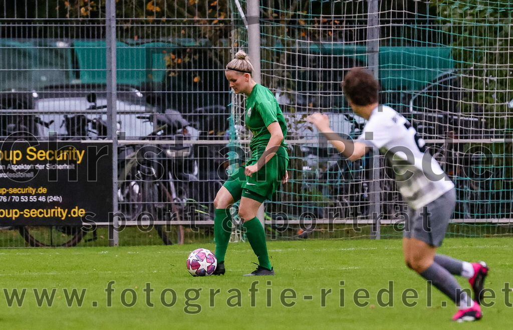 2023-10-07_010_FC_Forstern_gegen_TSV_Schwaben_Augsburg | Forstern, Deutschland, 07.10.2023:
Fußball, Frauen Bayernliga 2023 / 2024, 6. Spieltag, FC Forstern gegen TSV Schwaben Augsburg, Endergebnis: 1:6

Johanna Stadler (FC Forstern, #3)

Foto: Christian Riedel / fotografie-riedel.net