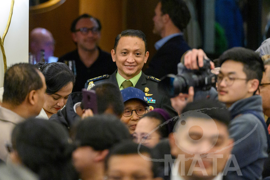 _DWA5527 | Welcoming Jokowi Widodo's arrival by the Indonesian people at Kastens Luisenhof Hotel in the context of the opening of Hannover Messe with Indonesia as Country Partner. Hannover, 15.04.2023 - Realisiert mit Pictrs.com